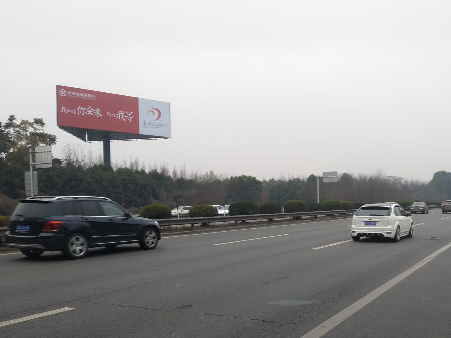旅游旺季來(lái)臨，如何在黃金旅游干線上投放戶外廣告？